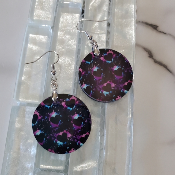 Hearts Circle Earrings - Picture 7 of 7